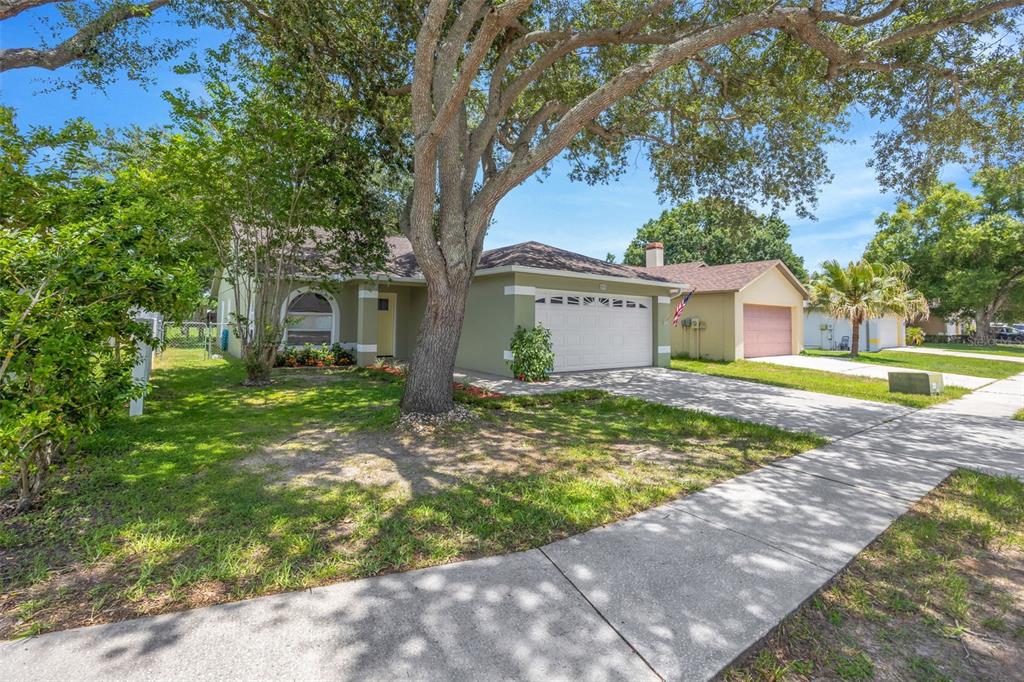 511 Center Point Road Valrico, FL 33594 - Photo 3 of 40
