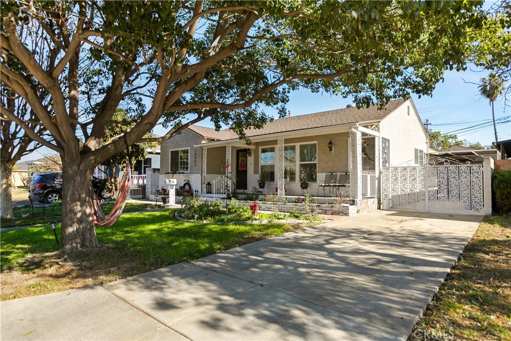 10541 Lindenvale Road Whittier, CA 90606 - Photo 2 of 14 Long Drive Way