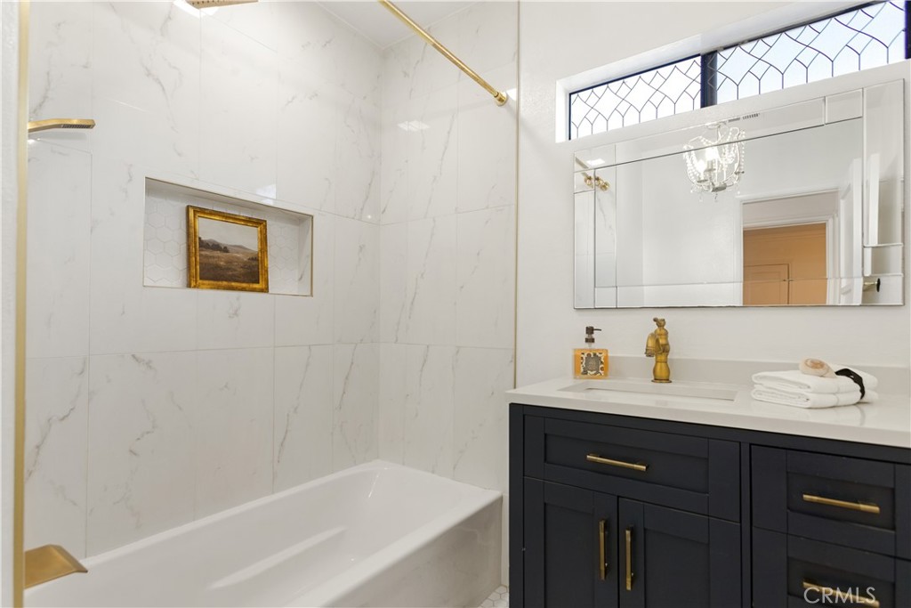 10541 Lindenvale Road Whittier, CA 90606 - Photo 5 of 14 Front House Full Bath