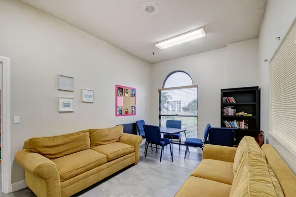 $1,400 | 3661 Via Lake, Unit 410, Lake Worth, FL 33467
