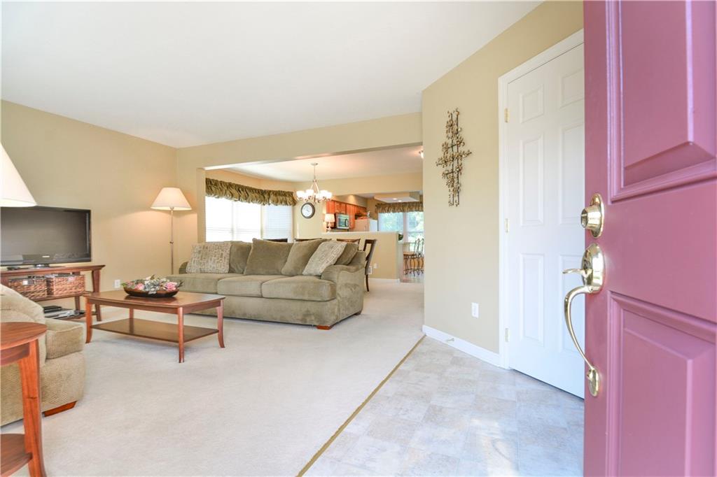 28 Castle View Drive McKees Rocks, PA 15136 - Photo 2 of 23