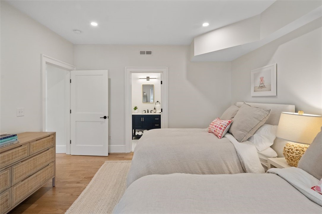 2 Eastnor Road, Unit D Newport, RI 02840 - Photo 16 of 24