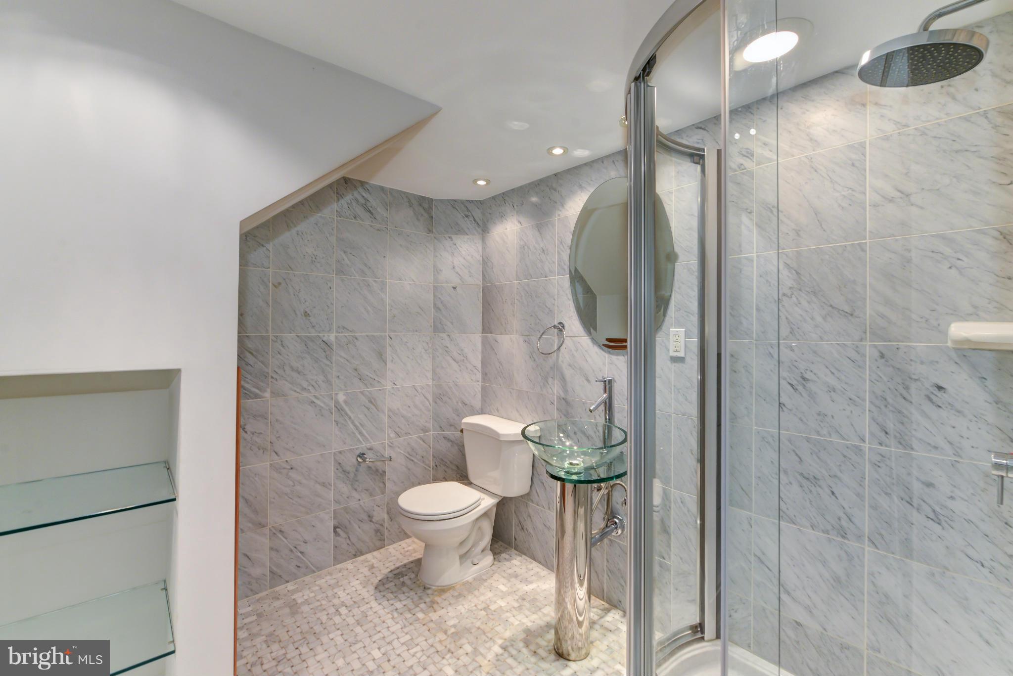 4007 Pine Brook Road Alexandria, VA 22310 - Photo 23 of 30 Bath
