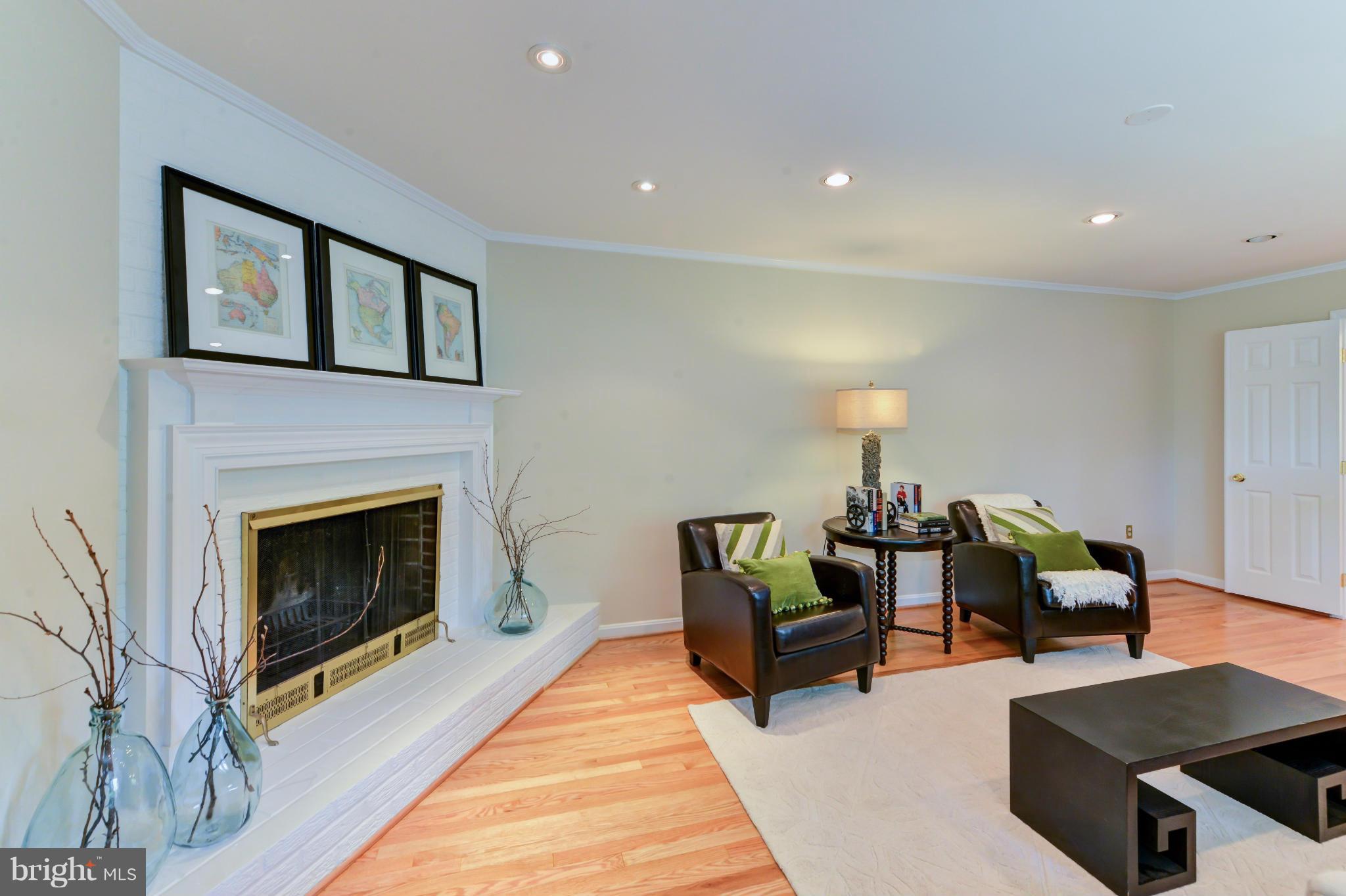 4007 Pine Brook Road Alexandria, VA 22310 - Photo 5 of 30 Living Room