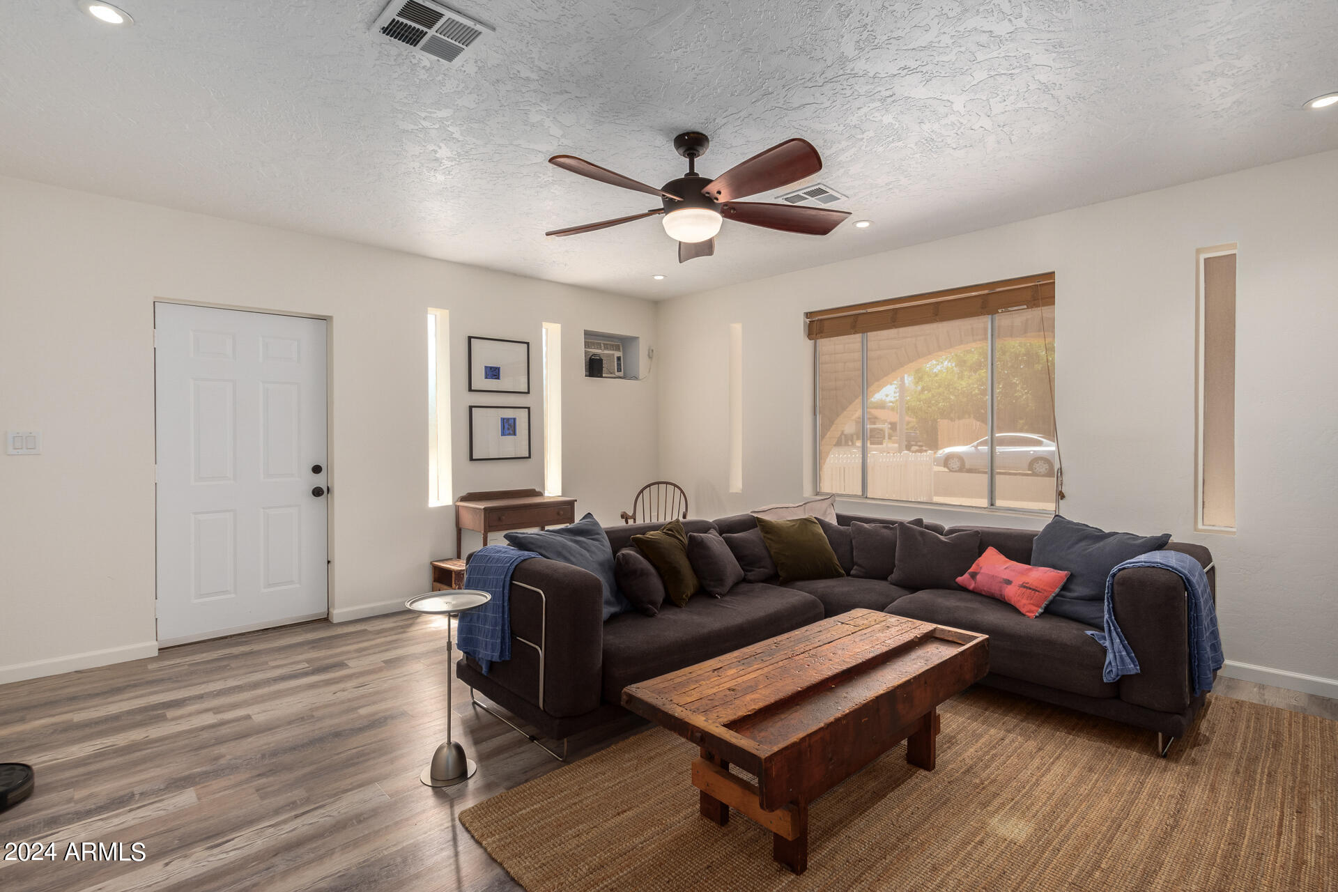 2214 West Charter Oak Road Phoenix, AZ 85029 - Photo 11 of 49 0013-13 - Charter