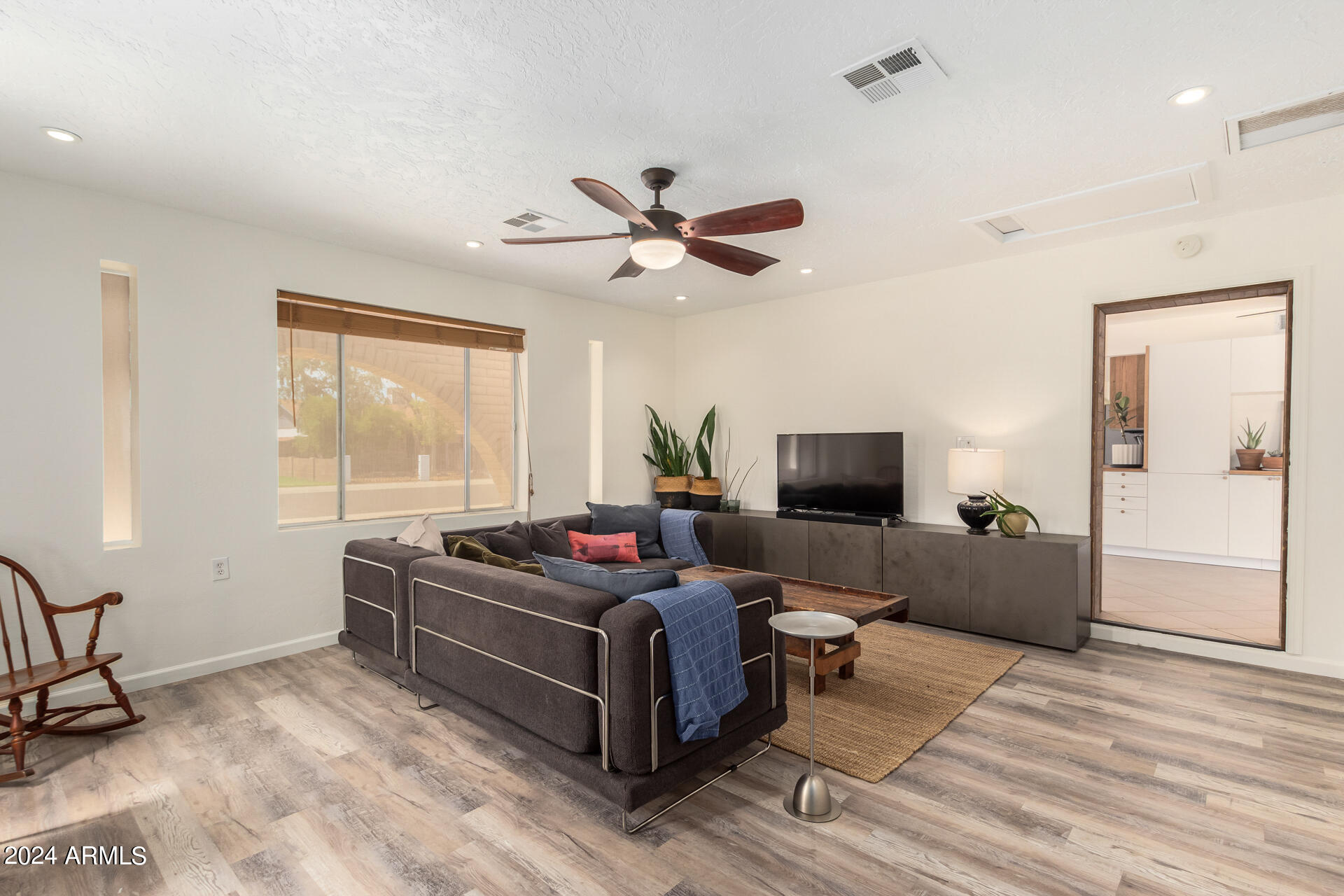 2214 West Charter Oak Road Phoenix, AZ 85029 - Photo 12 of 49 0014-14 - Charter