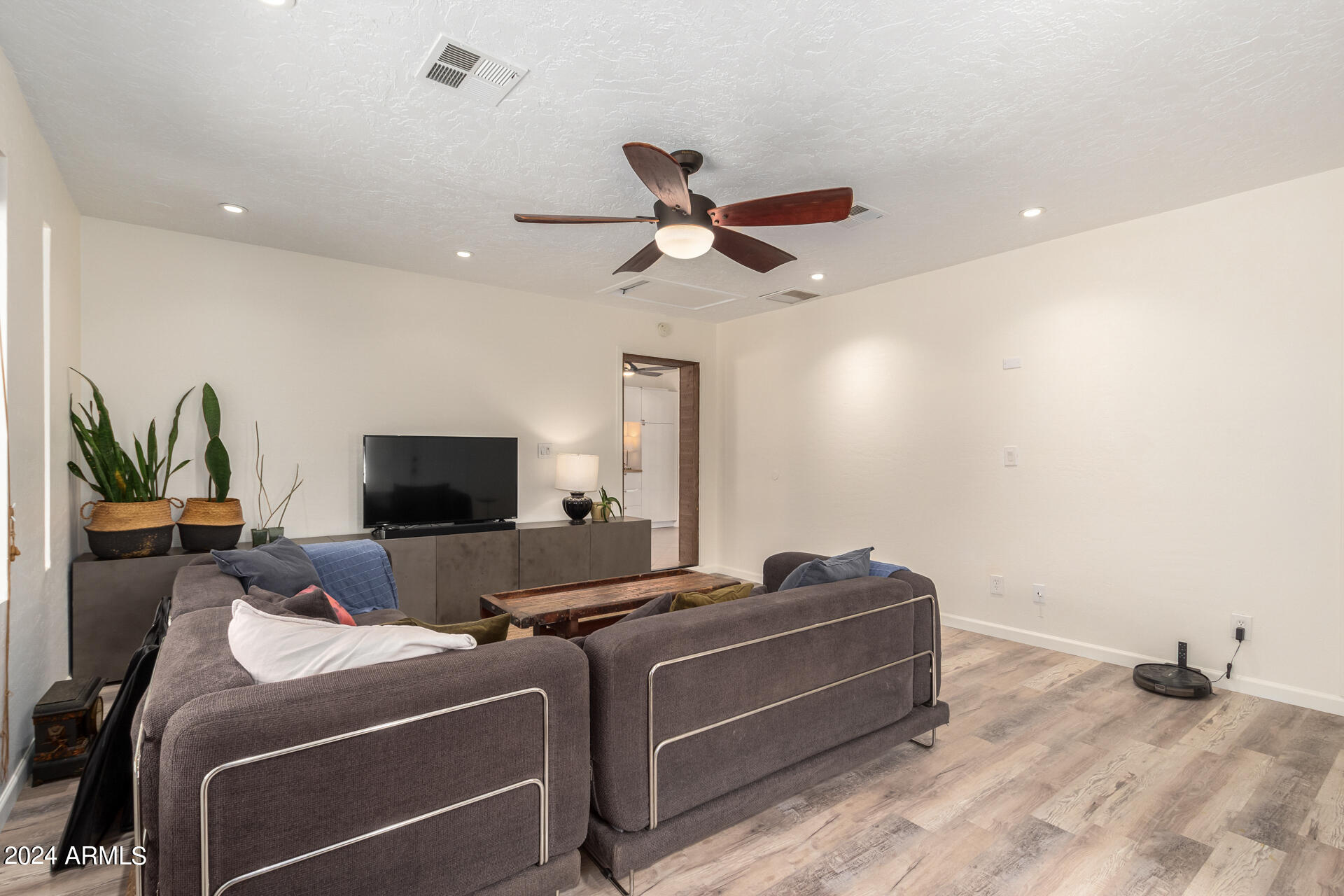 2214 West Charter Oak Road Phoenix, AZ 85029 - Photo 14 of 49 0016-15 - Charter