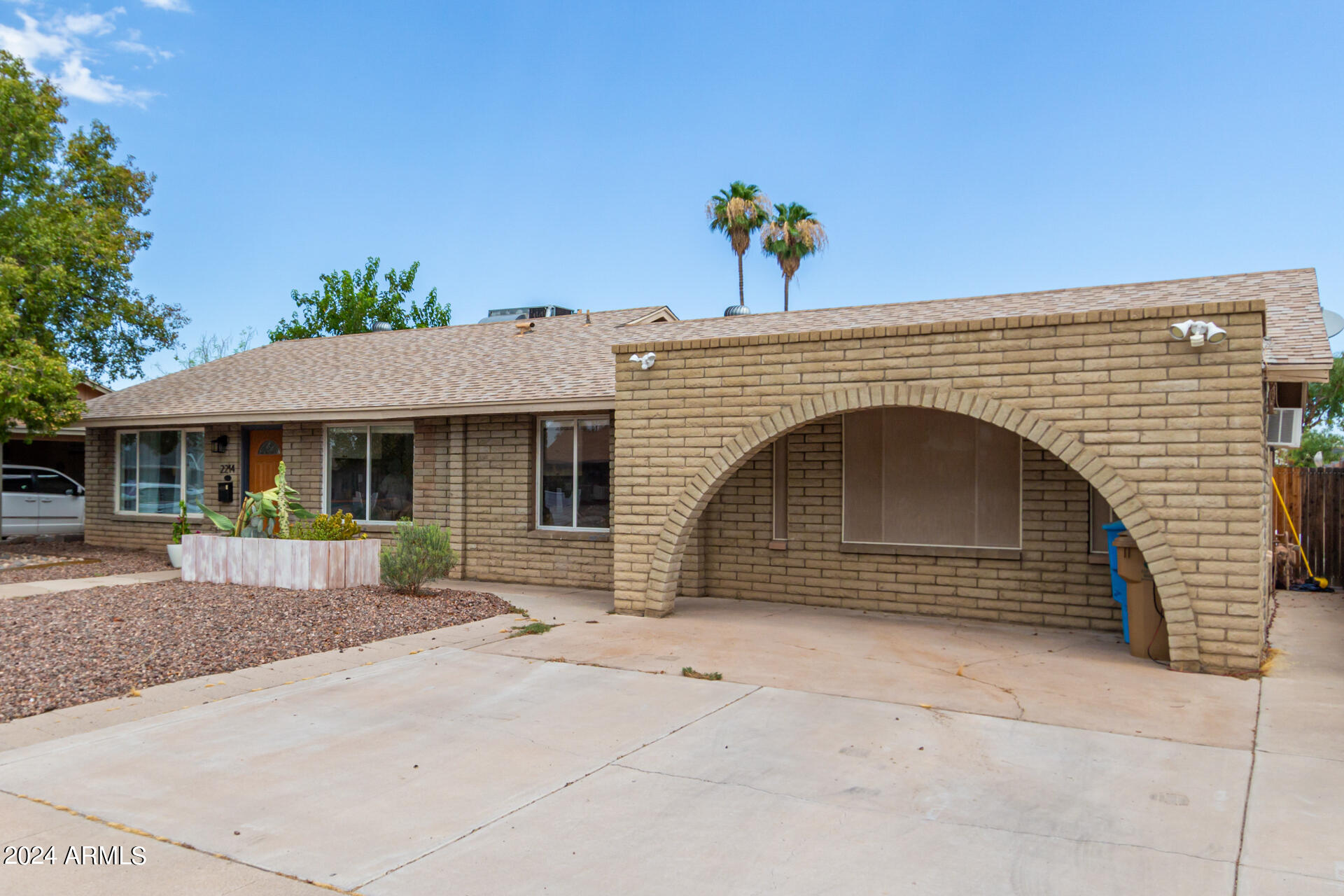 2214 West Charter Oak Road Phoenix, AZ 85029 - Photo 2 of 49 0003-03 - Charter