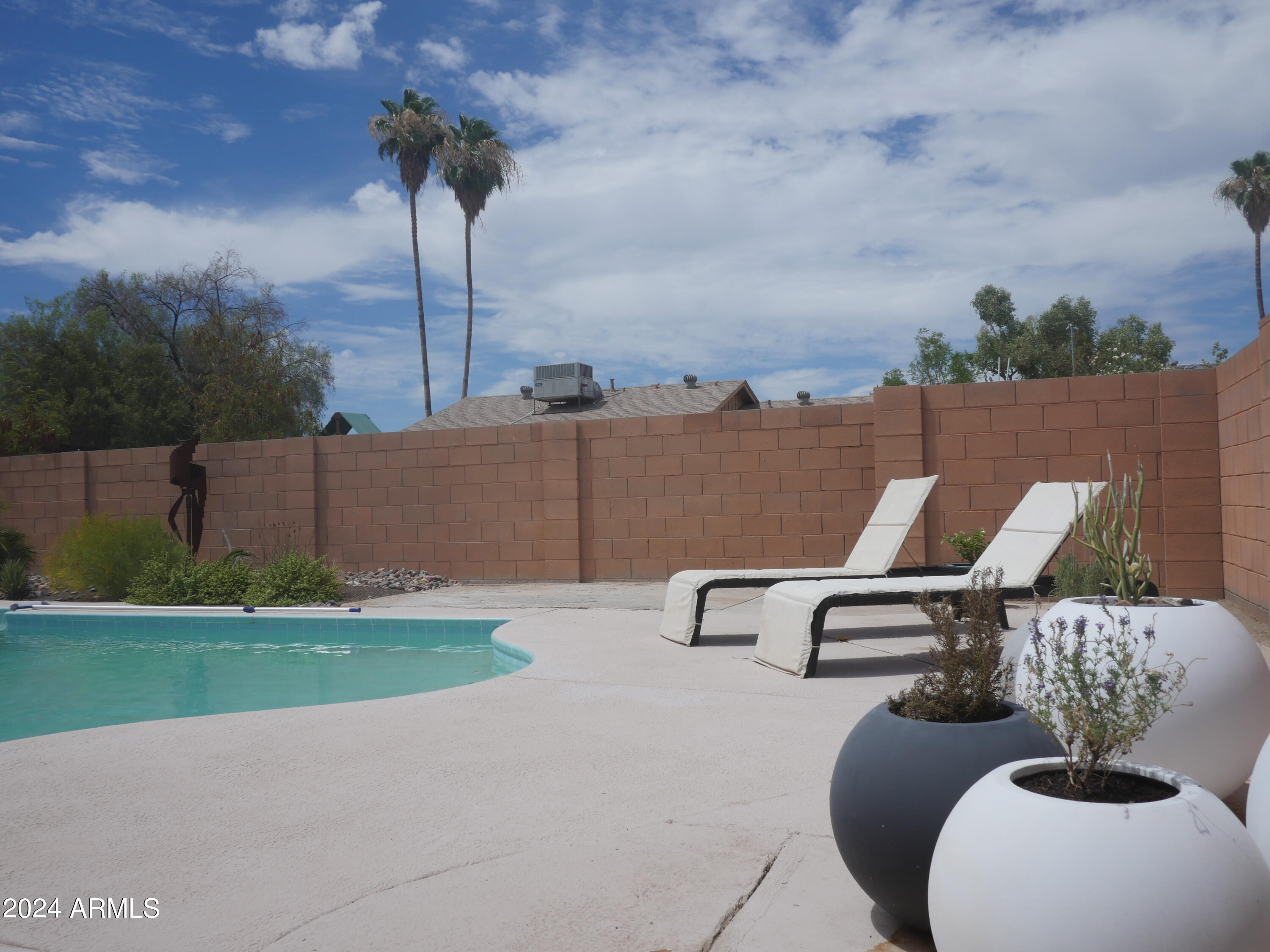 2214 West Charter Oak Road Phoenix, AZ 85029 - Photo 5 of 49 2214_0040