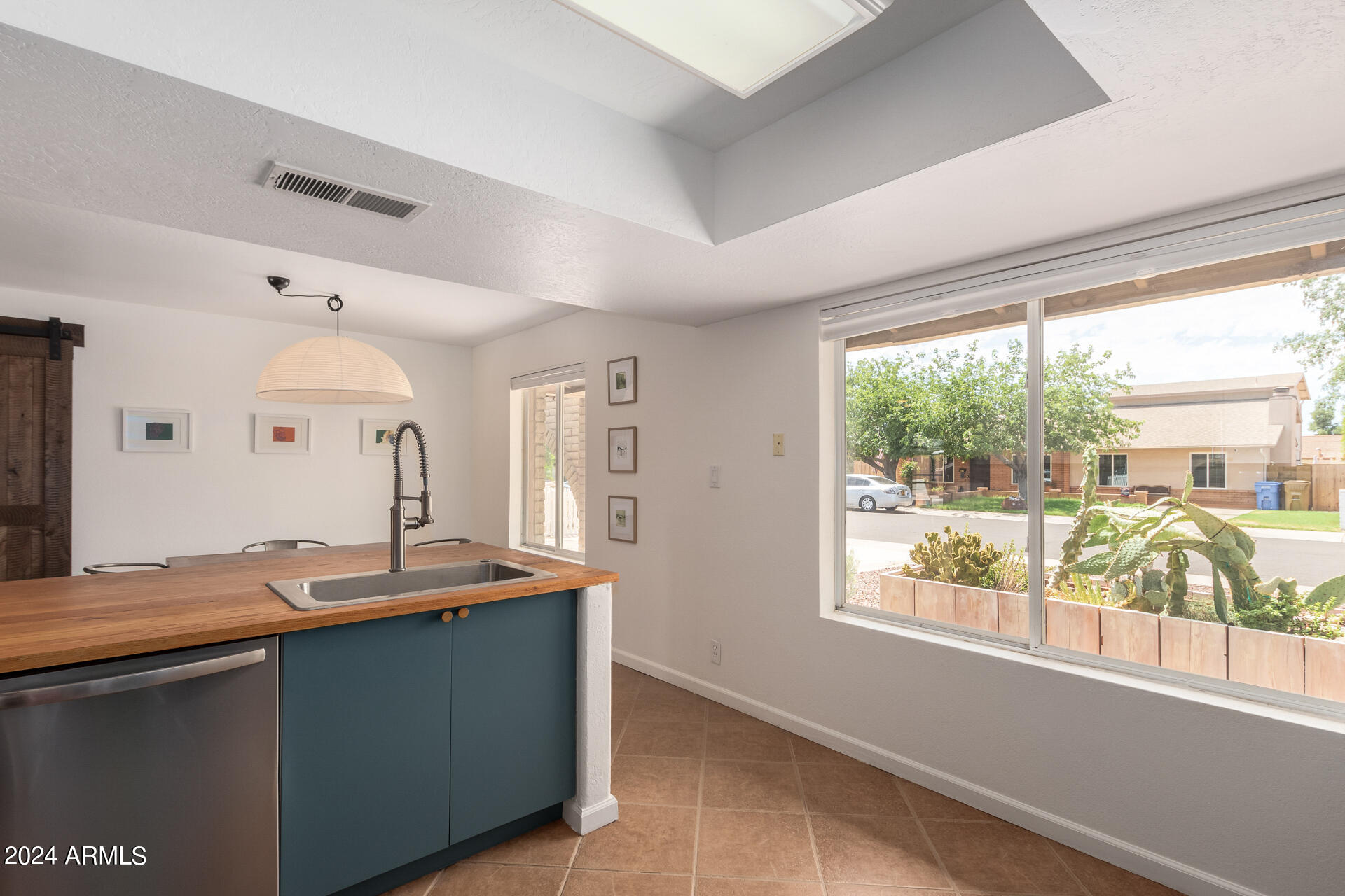 2214 West Charter Oak Road Phoenix, AZ 85029 - Photo 9 of 49 0011-11 - Charter