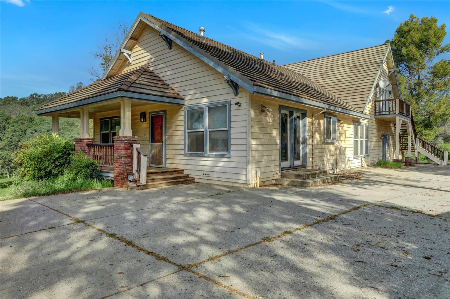 16185 Del Mar Way Penn Valley, CA 95946 - Photo 1 of 1 a front view of a house with a yard