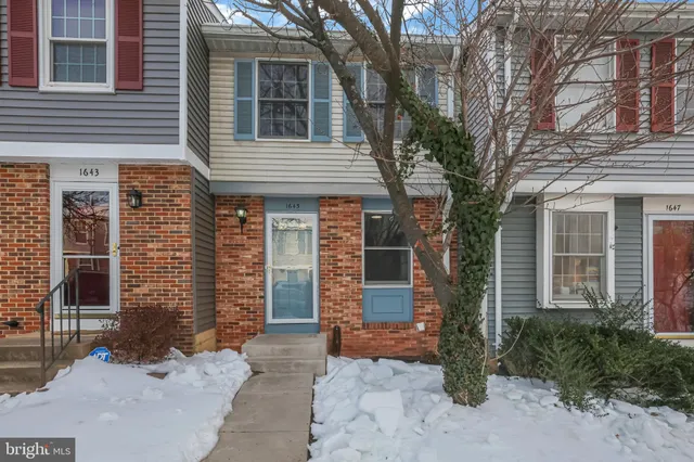 $2,600 | 1645 10th Street South, Arlington, VA 22204