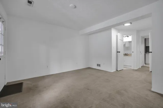 $2,600 | 1645 10th Street South, Arlington, VA 22204