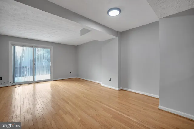 $2,600 | 1645 10th Street South, Arlington, VA 22204