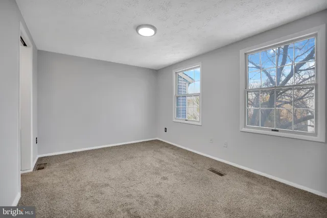 $2,600 | 1645 10th Street South, Arlington, VA 22204