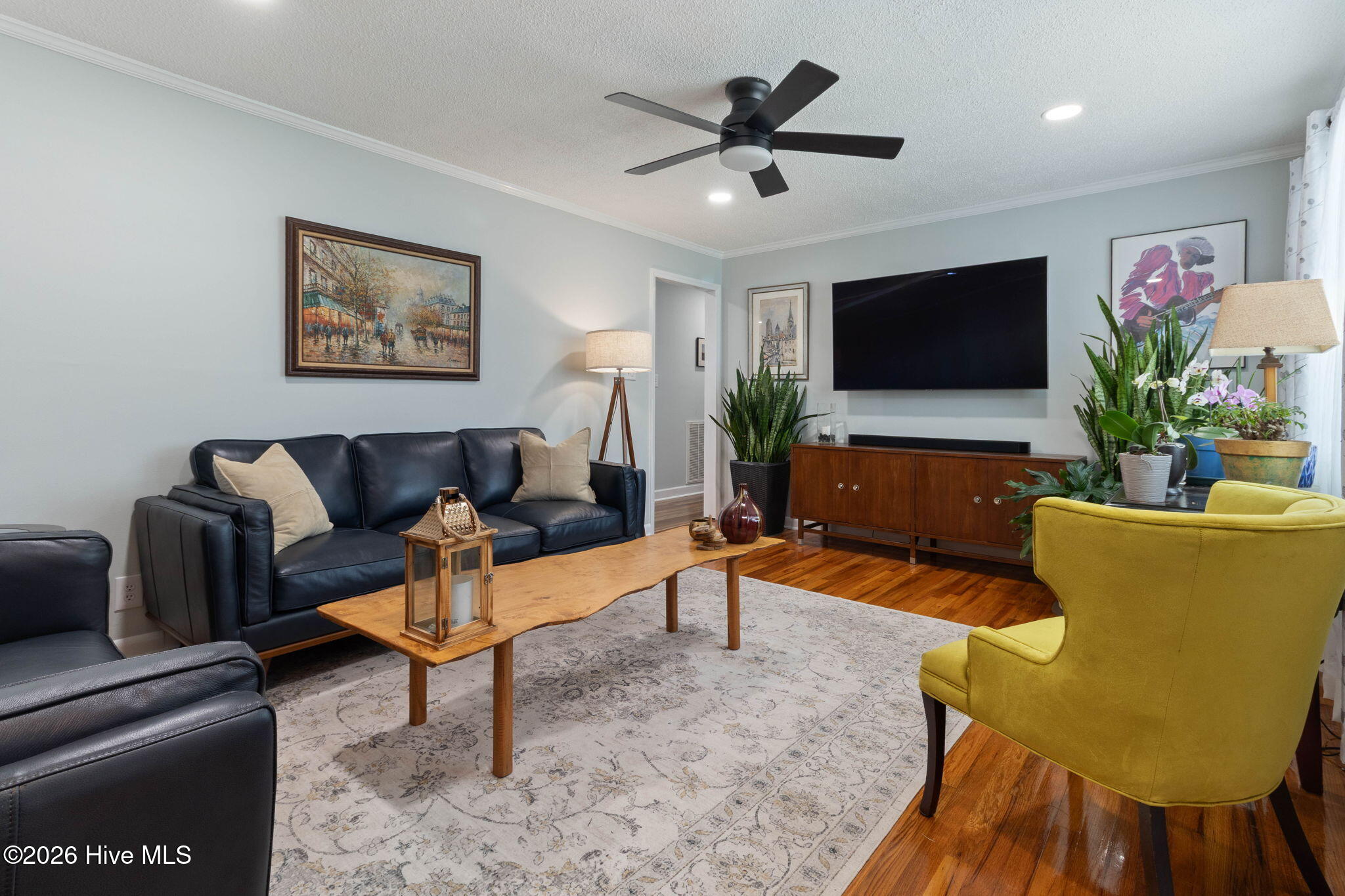 687 Bitmore Road Whiteville, NC 28472 - Photo 3 of 36 Living Room