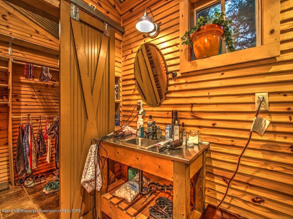 1041 Scott Road Coldwater, MS 38618 - Photo 46 of 62 Barn Bathroom 1