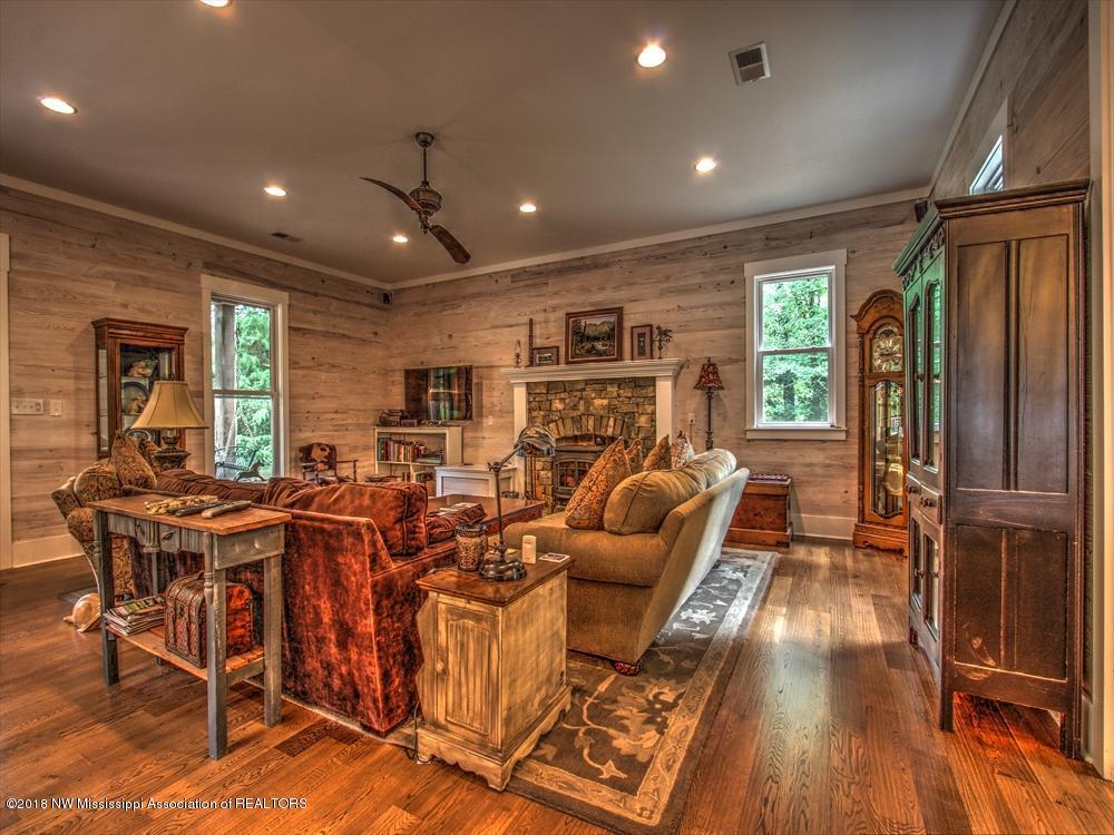 1041 Scott Road Coldwater, MS 38618 - Photo 8 of 62 Great Room
