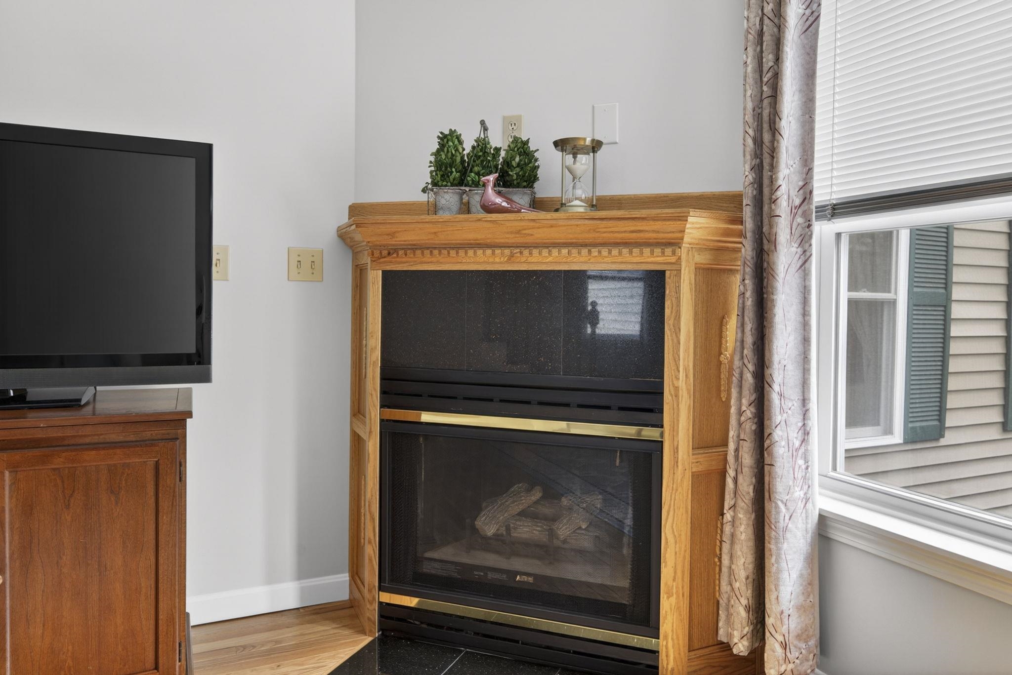 30 Charter Street, Unit 14 Exeter, NH 03833 - Photo 4 of 46