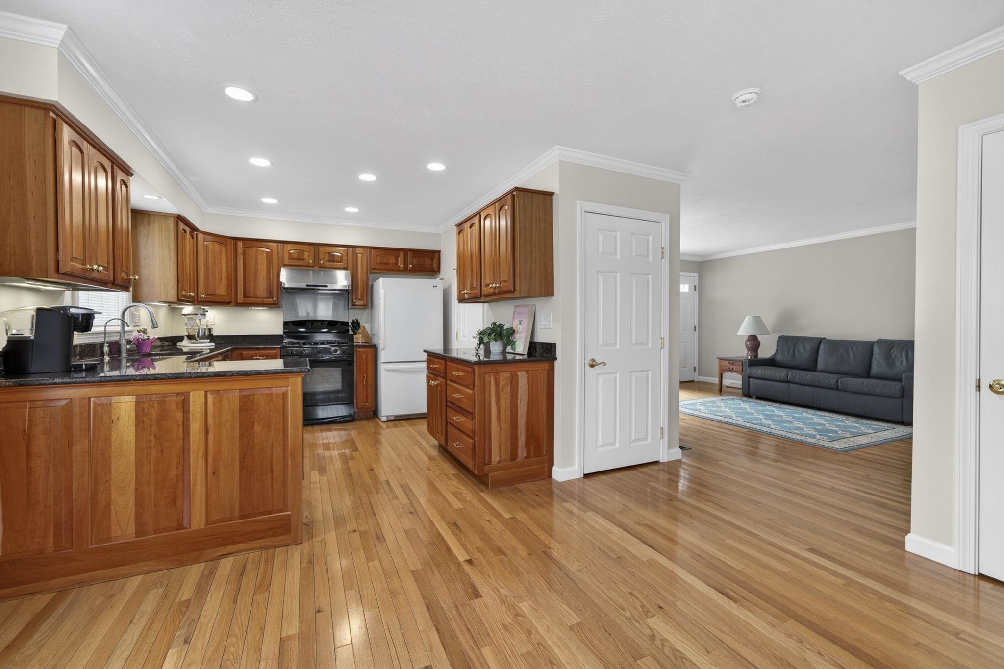 30 Charter Street, Unit 14 Exeter, NH 03833 - Photo 7 of 46