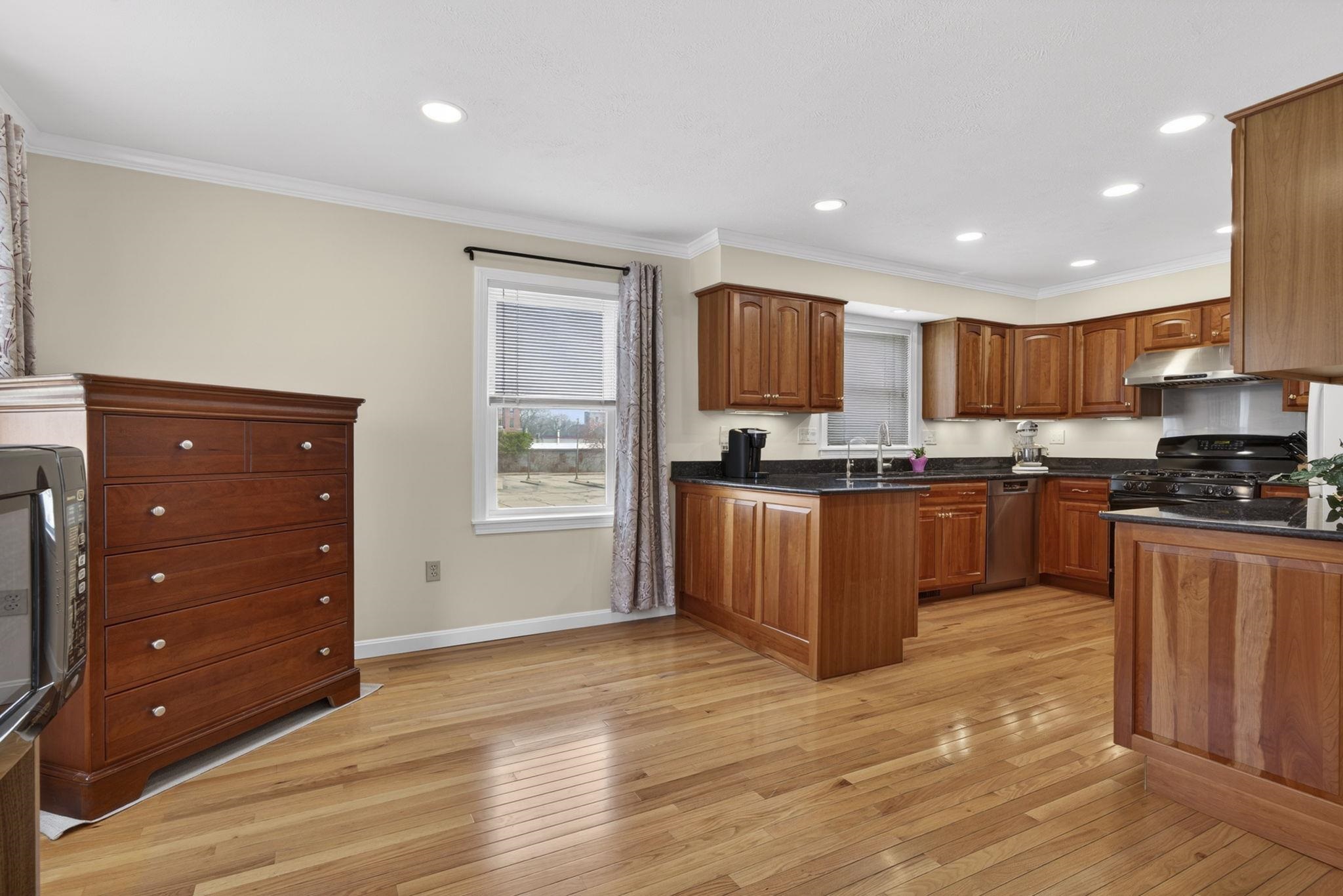 30 Charter Street, Unit 14 Exeter, NH 03833 - Photo 8 of 46