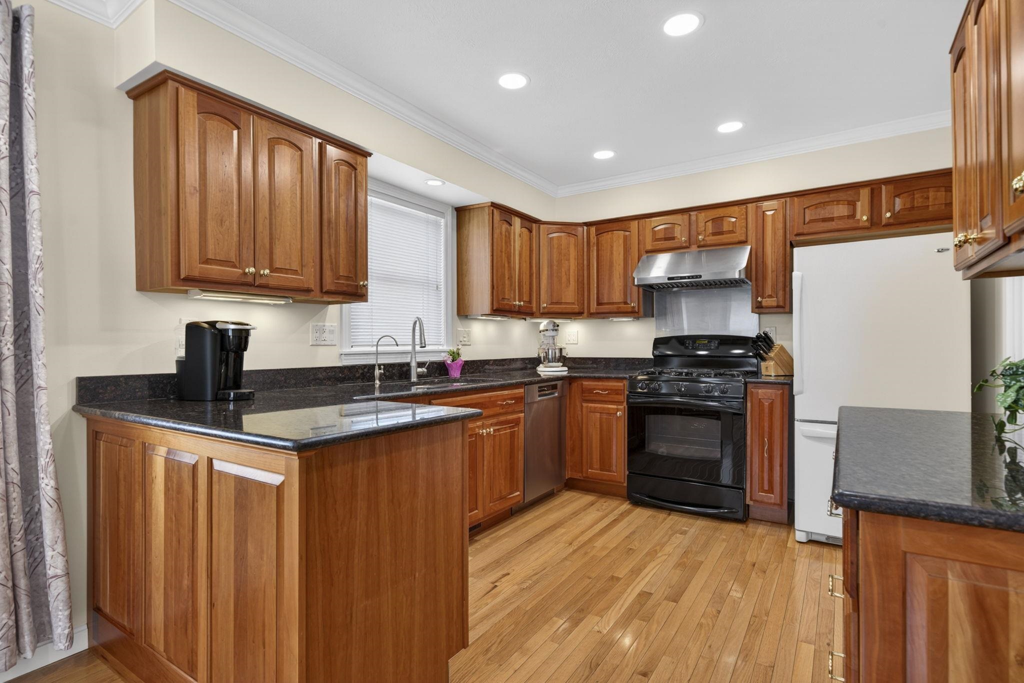 30 Charter Street, Unit 14 Exeter, NH 03833 - Photo 9 of 46