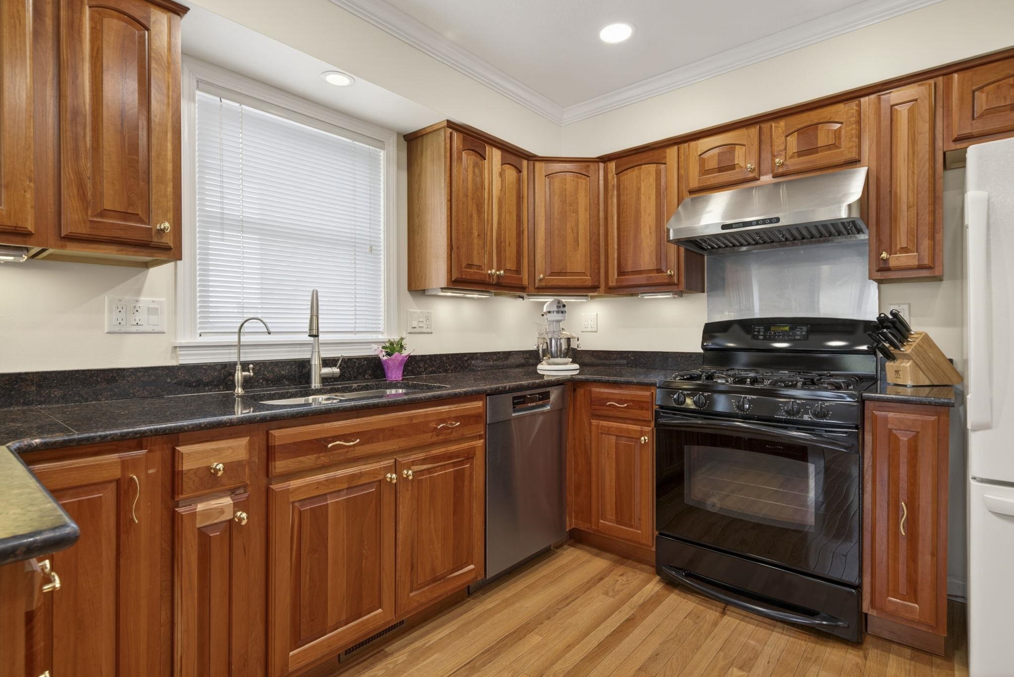 30 Charter Street, Unit 14 Exeter, NH 03833 - Photo 10 of 46