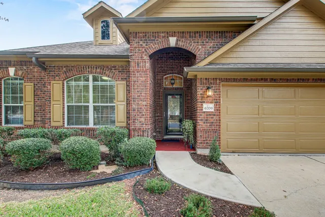 $425,000 | 6709 Cromarty Lane, Austin, TX 78754
