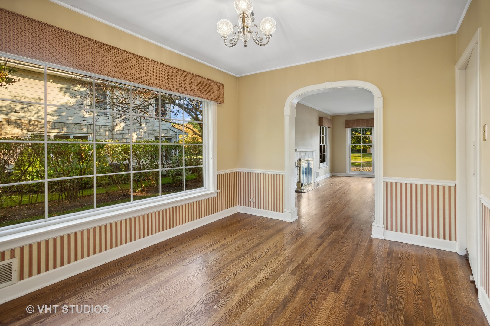 12 Briar Road Golf, IL 60029 - Photo 7 of 29 Gallery Image 7
