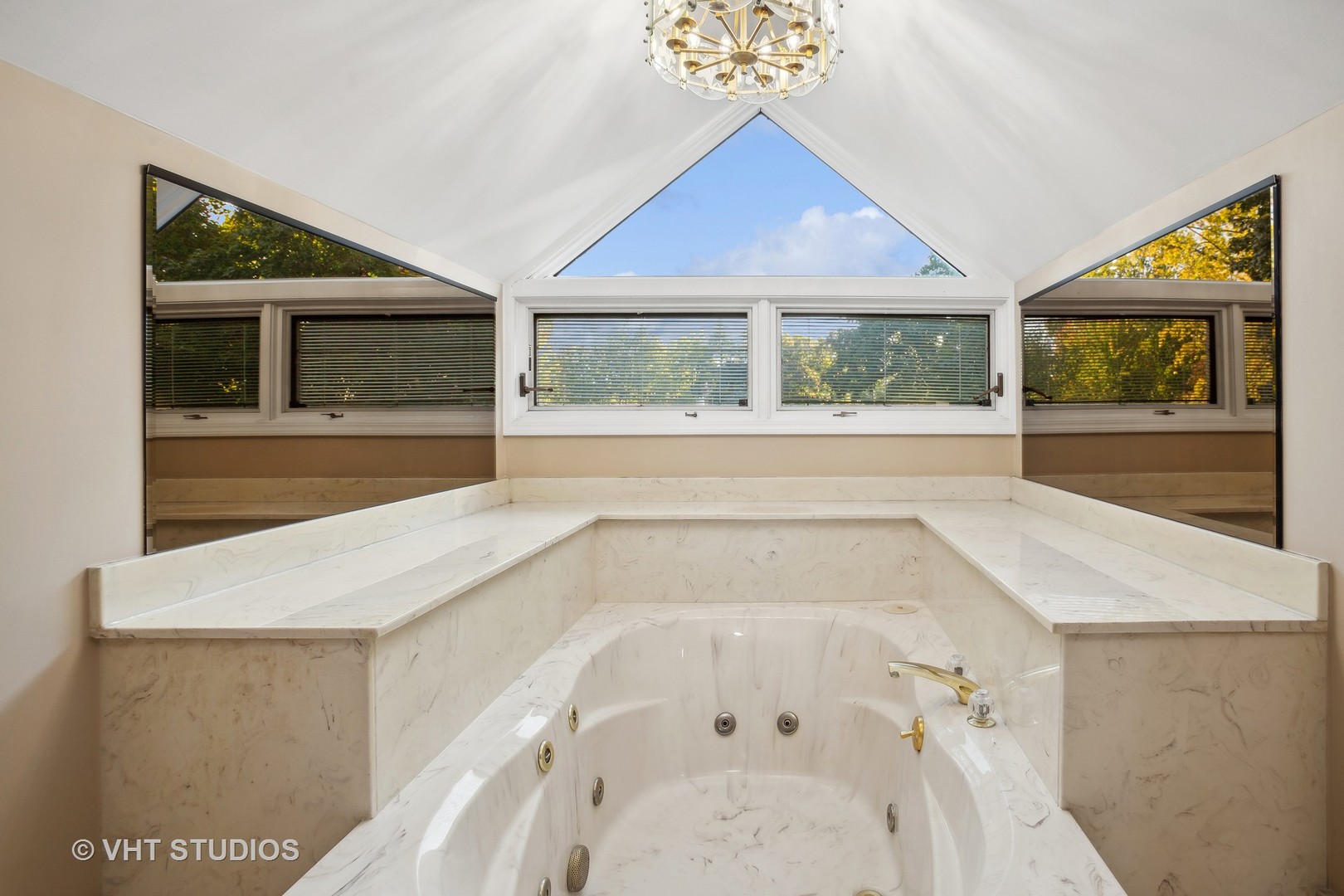 12 Briar Road Golf, IL 60029 - Photo 10 of 29 Gallery Image 10