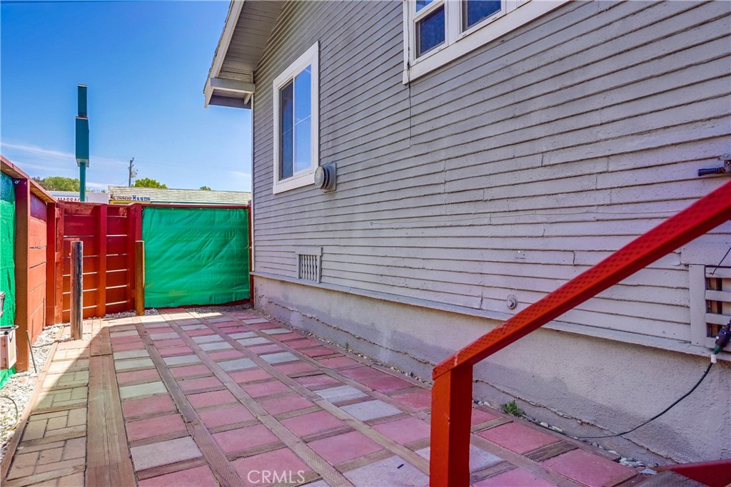4037 East 7th Street Long Beach, CA 90804 - Photo 12 of 13 a view of a backyard with a sink