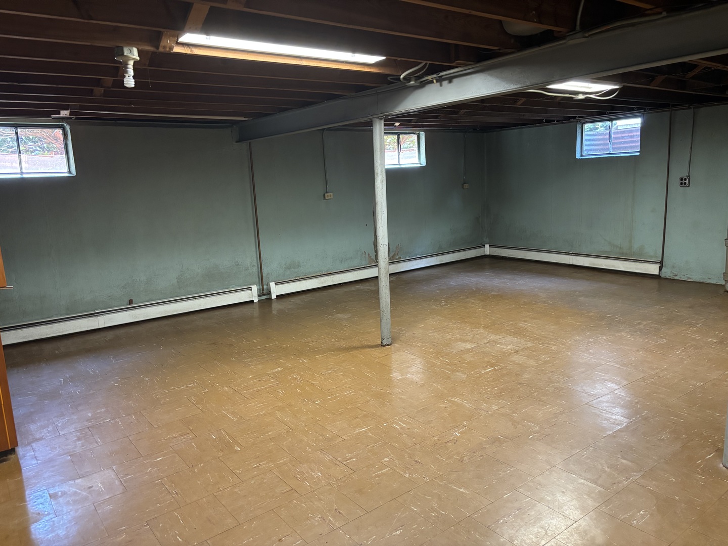 1378 East Street Crete, IL 60417 - Photo 12 of 12 an empty room with windows