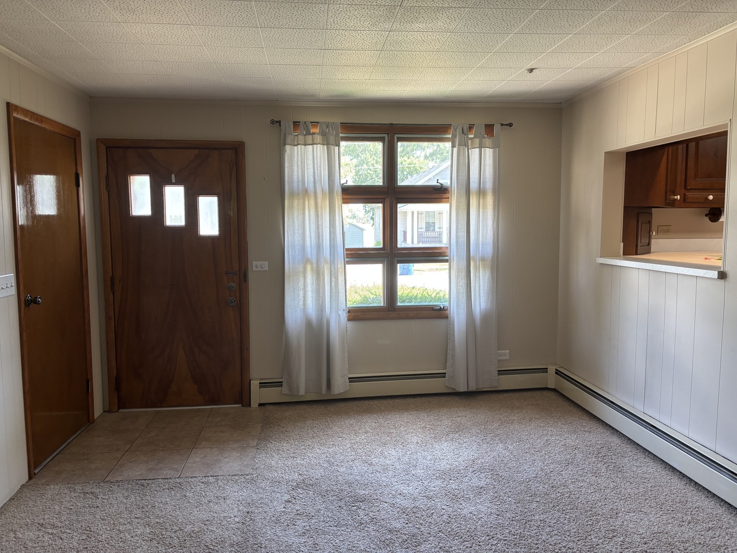 1378 East Street Crete, IL 60417 - Photo 6 of 12 an empty room with windows