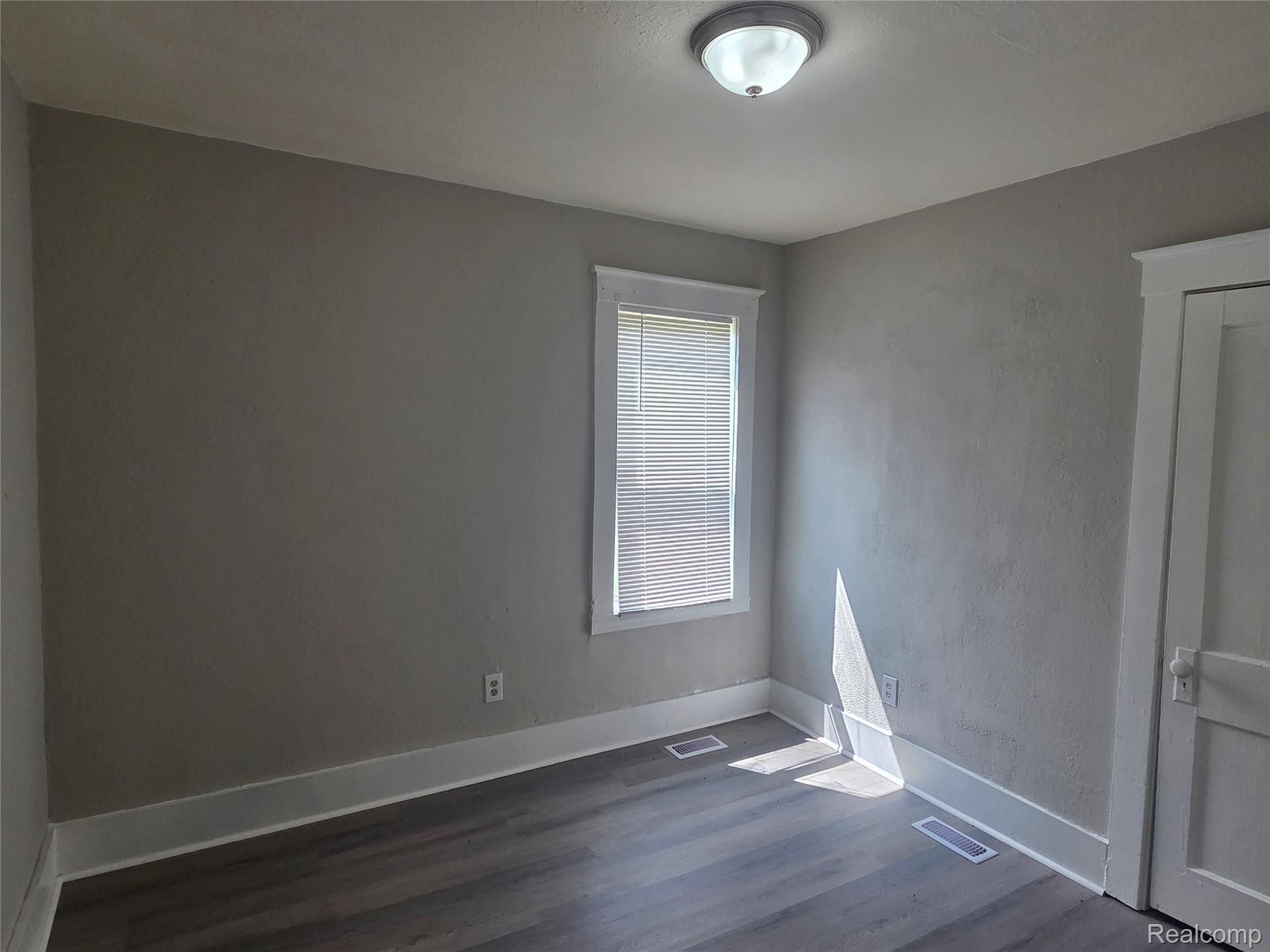 7210 Rivard Avenue Warren, MI 48091 - Photo 14 of 19 20260519_151306.jpg
