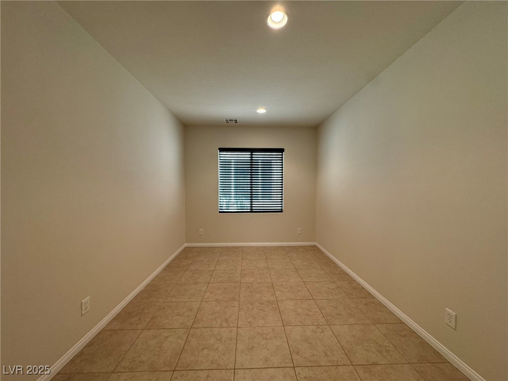 9048 Winchester Ridge Street Las Vegas, NV 89139 - Photo 6 of 37