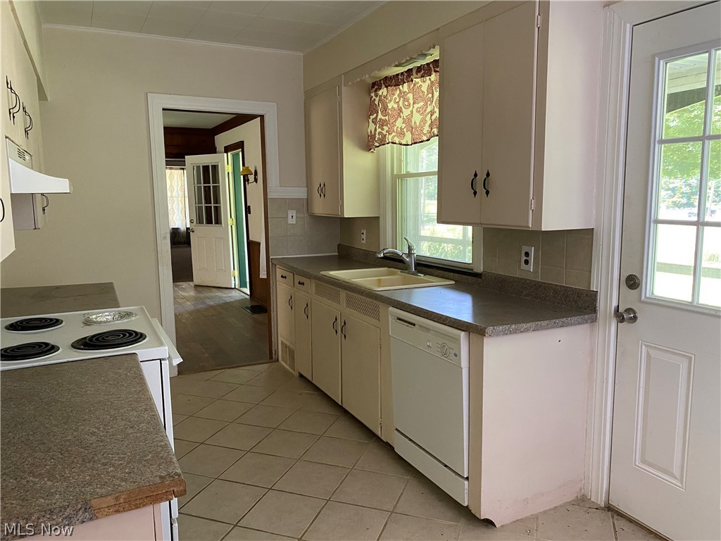 8640 Fairmount Road Novelty, OH 44072 - Photo 8 of 24 Kitchen