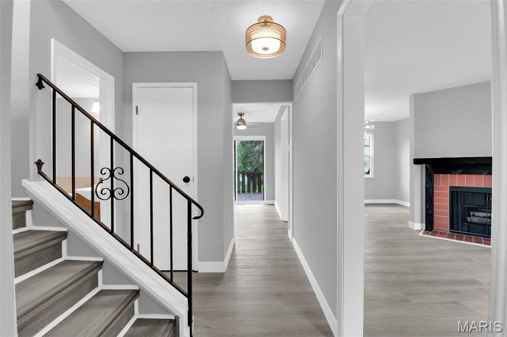 13351 Hiddencrest Lane Ballwin, MO 63021 - Photo 5 of 34