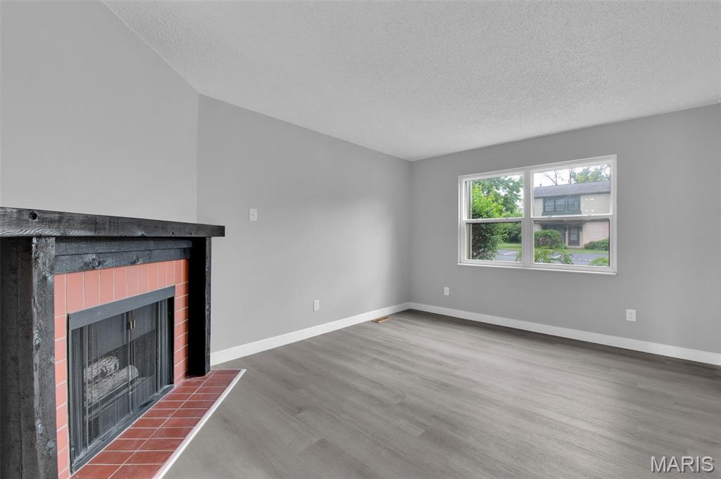 13351 Hiddencrest Lane Ballwin, MO 63021 - Photo 8 of 34