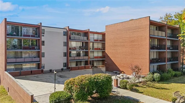 $89,000 | 446 Hoodridge Drive, Unit 310, Pittsburgh, PA 15234