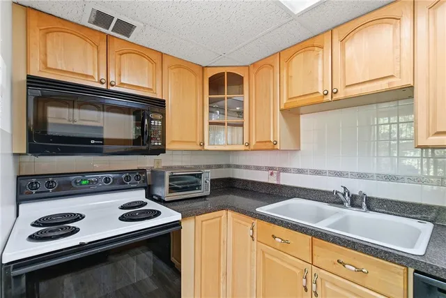 $89,000 | 446 Hoodridge Drive, Unit 310, Pittsburgh, PA 15234