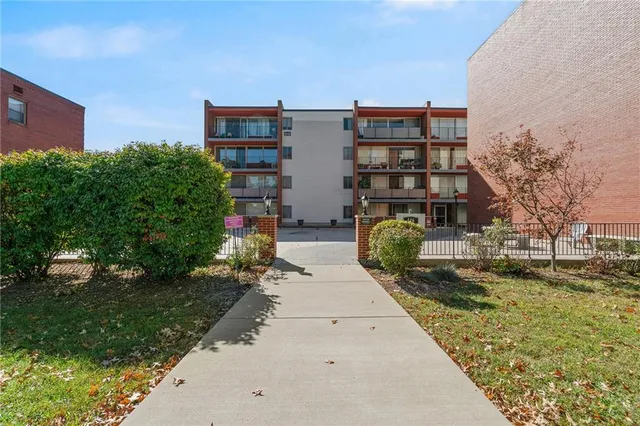 $89,000 | 446 Hoodridge Drive, Unit 310, Pittsburgh, PA 15234