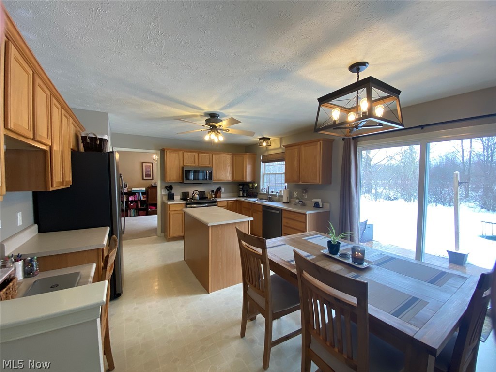 125 Sandstone Ridge Way Berea, OH 44017 - Photo 5 of 28 Gallery Image 5