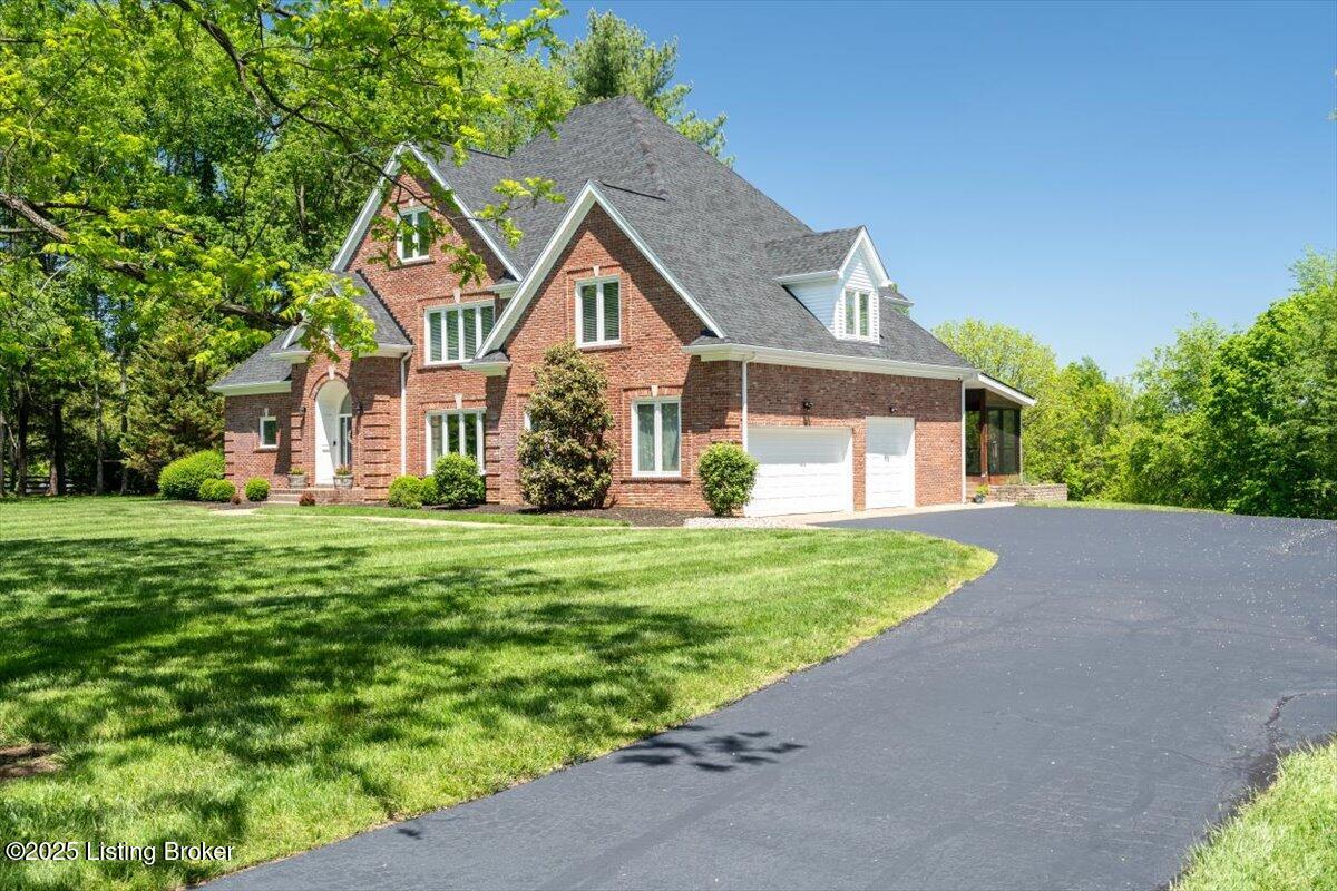 Private 2.562 Acres, Not in a neighborhood or HOA!