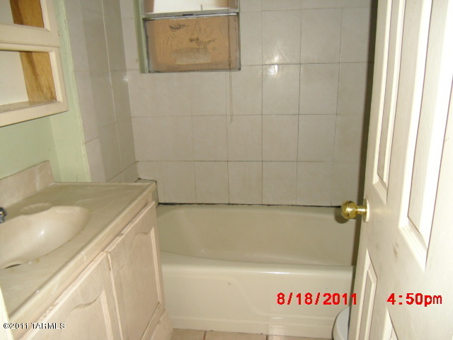 320 East Rodeo Drive Tucson, AZ 85714 - Photo 8 of 12 Gallery Image 8
