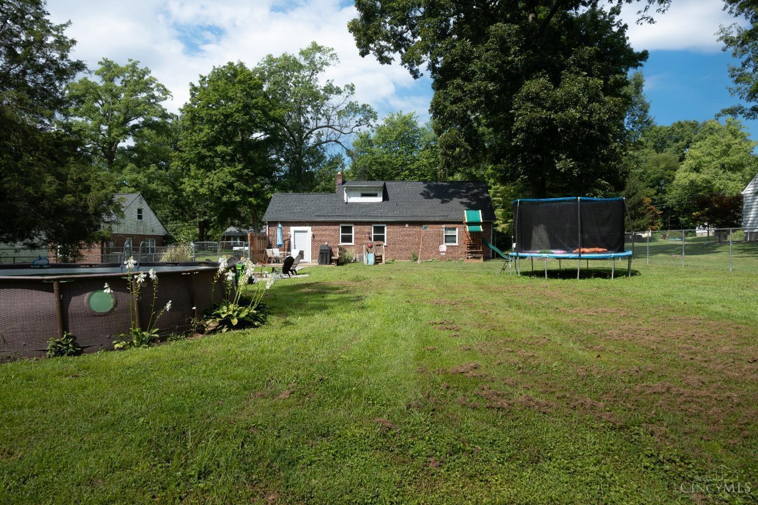 3826 Bennett Road Cincinnati, OH 45245 - Photo 15 of 17 Gallery Image 15