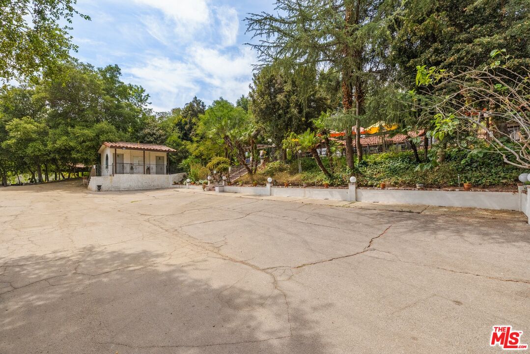9145 La Tuna Canyon Road Sun Valley, CA 91352 - Photo 14 of 16 a view of outdoor space and yard