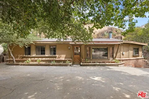 a view of a house with outdoor space