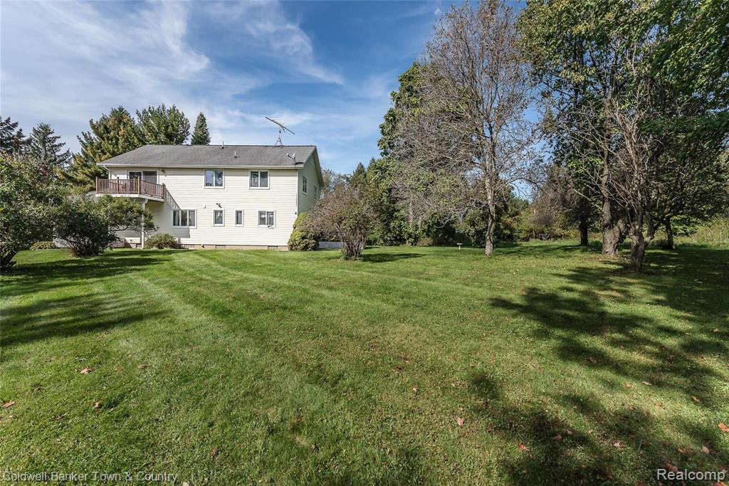 1810 North Hughes Road Howell, MI 48843 - Photo 6 of 55