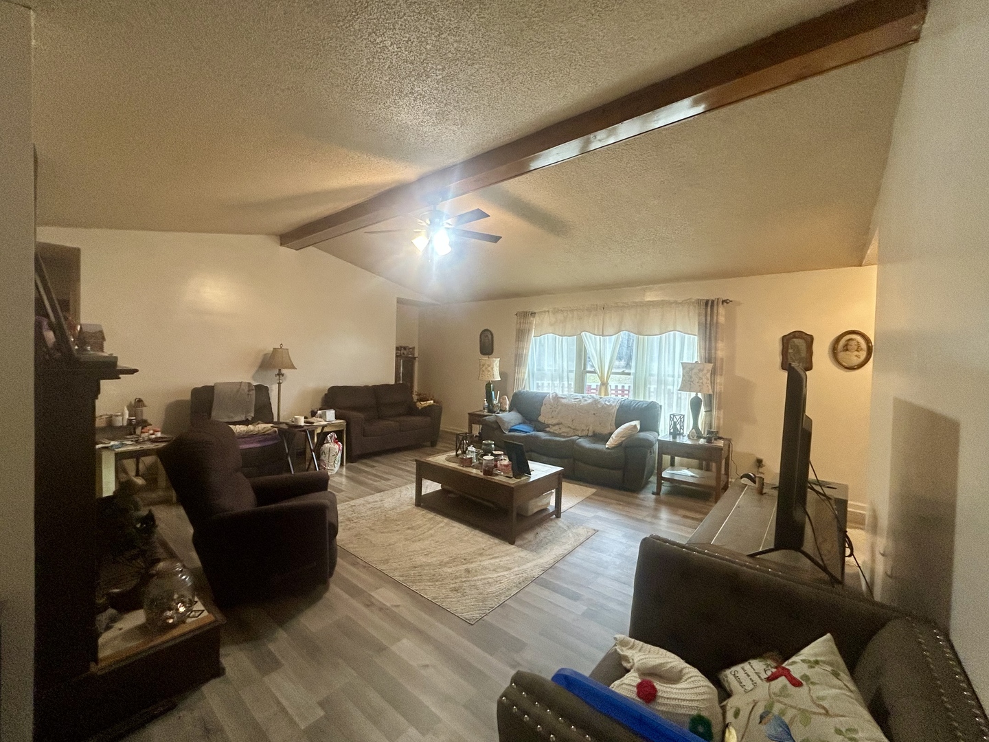 6 Carriage Lane Metropolis, IL 62960 - Photo 20 of 35 a living room with furniture and a flat screen tv