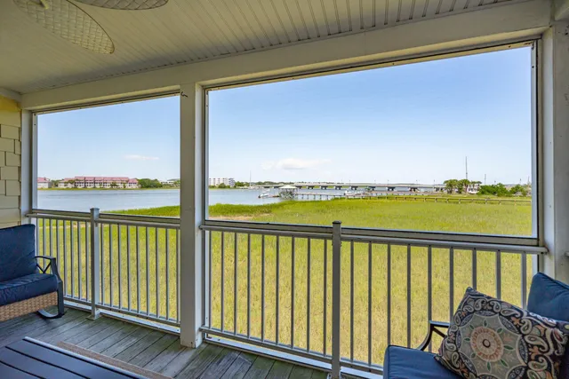 $989,000 | 116 West 2nd Street, Folly Beach, SC 29439